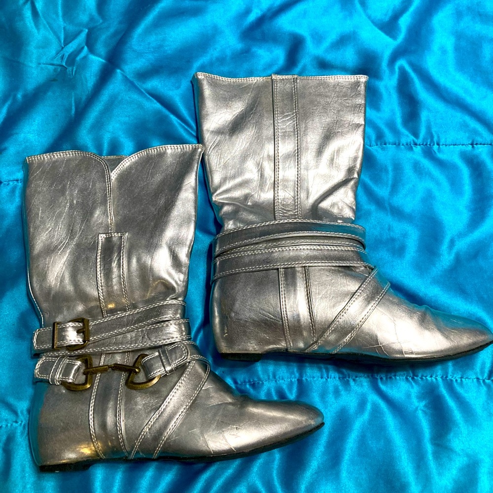 Silver metallic women’s boots with hidden wedge
